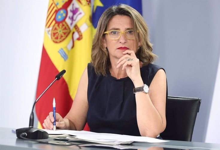 11/07/2022 La vicepresidenta tercera y ministra para la Transición Ecológica y el Reto Demográfico, Teresa Ribera, en una rueda de prensa tras la reunión del Consejo de Ministros en Moncloa, a 11 de julio de 2022, en Madrid (España). Este Consejo ha sido adelantado un día ya que el 12 de julio se celebrará en el Congreso de los Diputados el debate sobre el estado de la nación. Durante la comparecencia han presentado, entre otros asuntos, la tramitación del anteproyecto de Ley de creación de la Oficina Española de Derechos de Autor y Conexos, así como el acuerdo de remitir al Parlamento las recomendaciones de la Asamblea Ciudadana para el Clima. Asimismo, han recordado al que fuera ministro de Cultura y Deporte hasta 2020, fallecido esta madrugada a los 63 años por una enfermedad.
SOCIEDAD 
Eduardo Parra - Europa Press