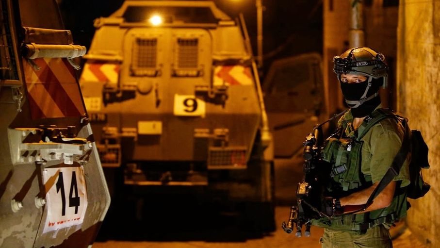 قوات الاحتلال تنفذ حملة اقتحامات واعتقالات بالضفة