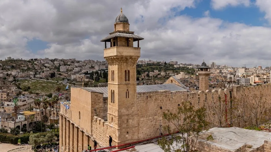 وزير الأوقاف الفلسطيني : نرفض “سقف” اسرائيل صحن الحرم الإبراهيمي