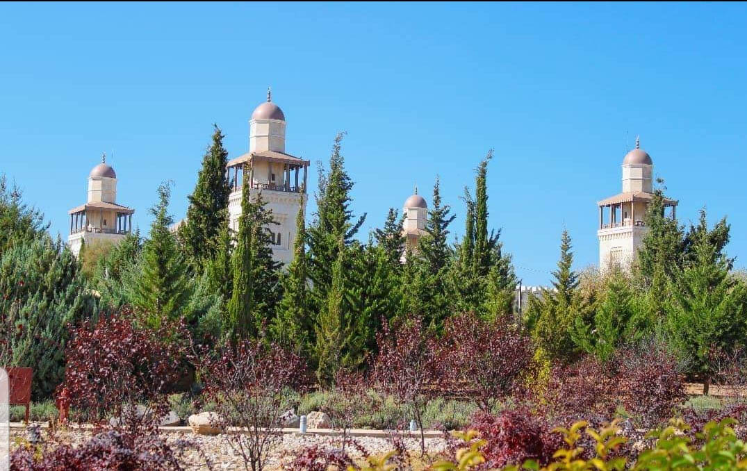 طقس ربيعي دافئ اليوم وانخفاض ملموس على درجات الحرارة الأربعاء