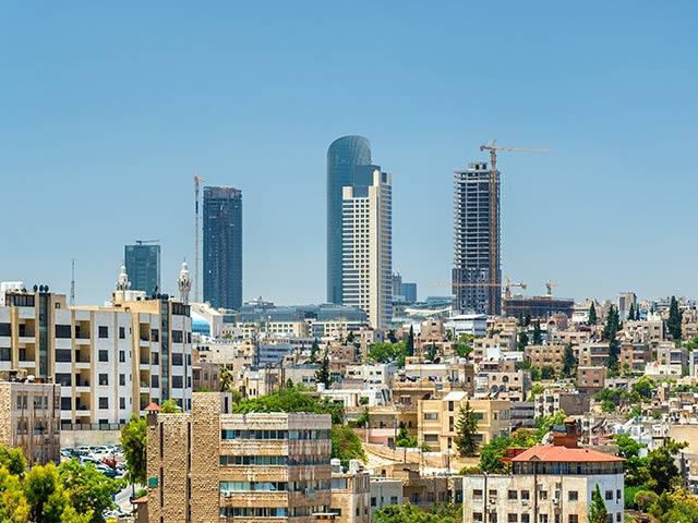طقس لطيف حتى السبت وارتفاع ملموس على درجات الحرارة الأحد