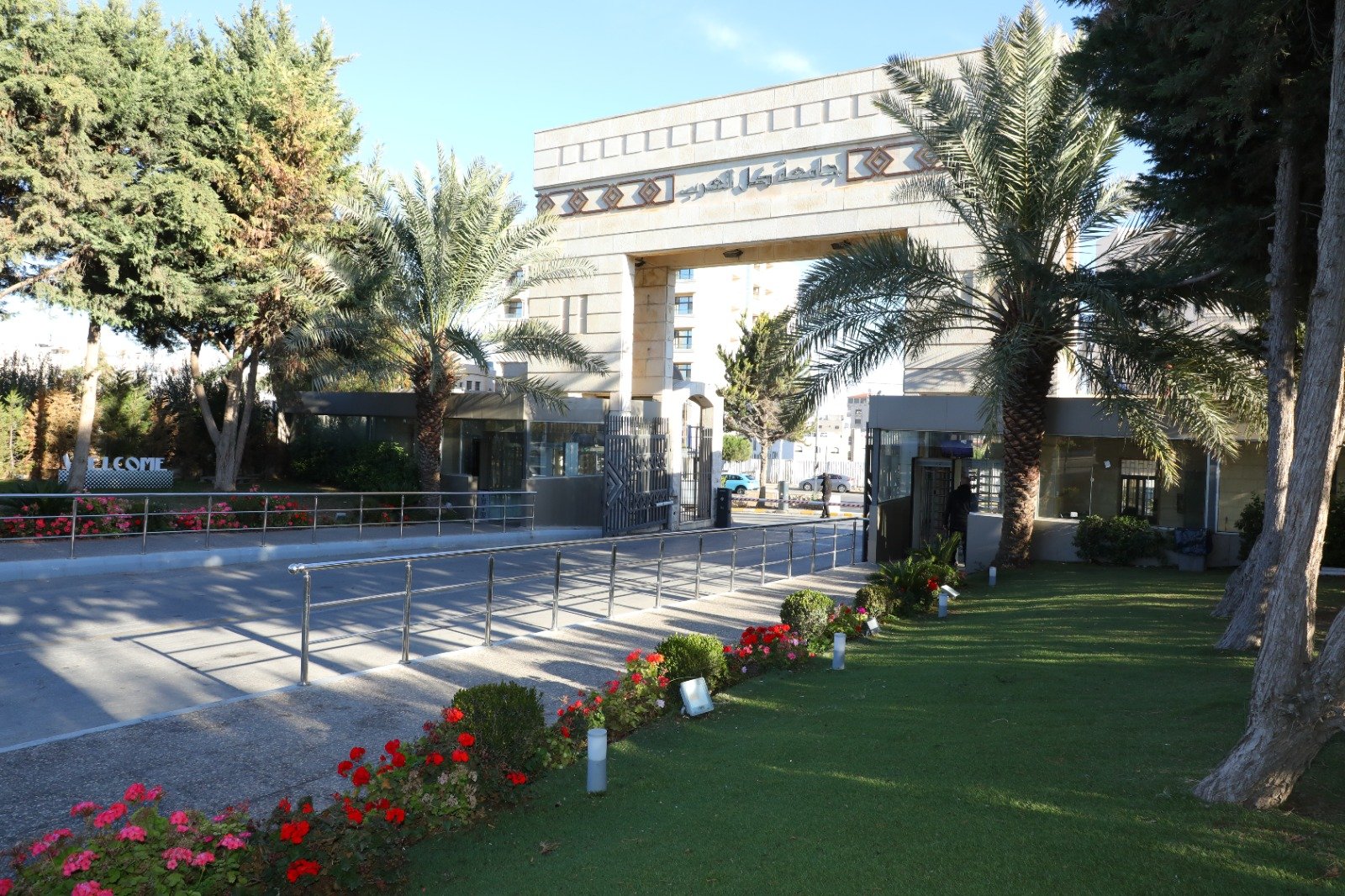 أسرة جامعة العلوم التطبيقية الخاصة تعلن وقوفها خلف القيادة الهاشمية وتعتز بالأجهزة الأمنية للقضاء على الإرهاب